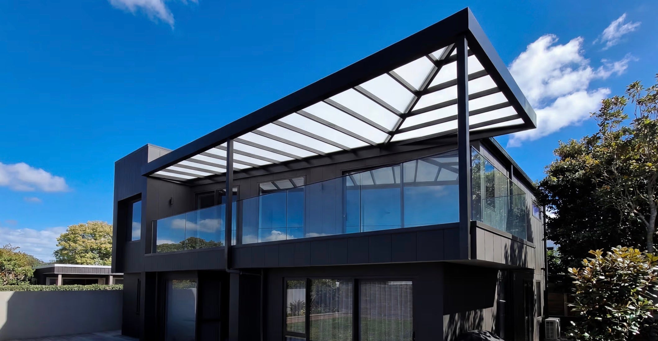Pergola with polycarbonate multiwall roofing System