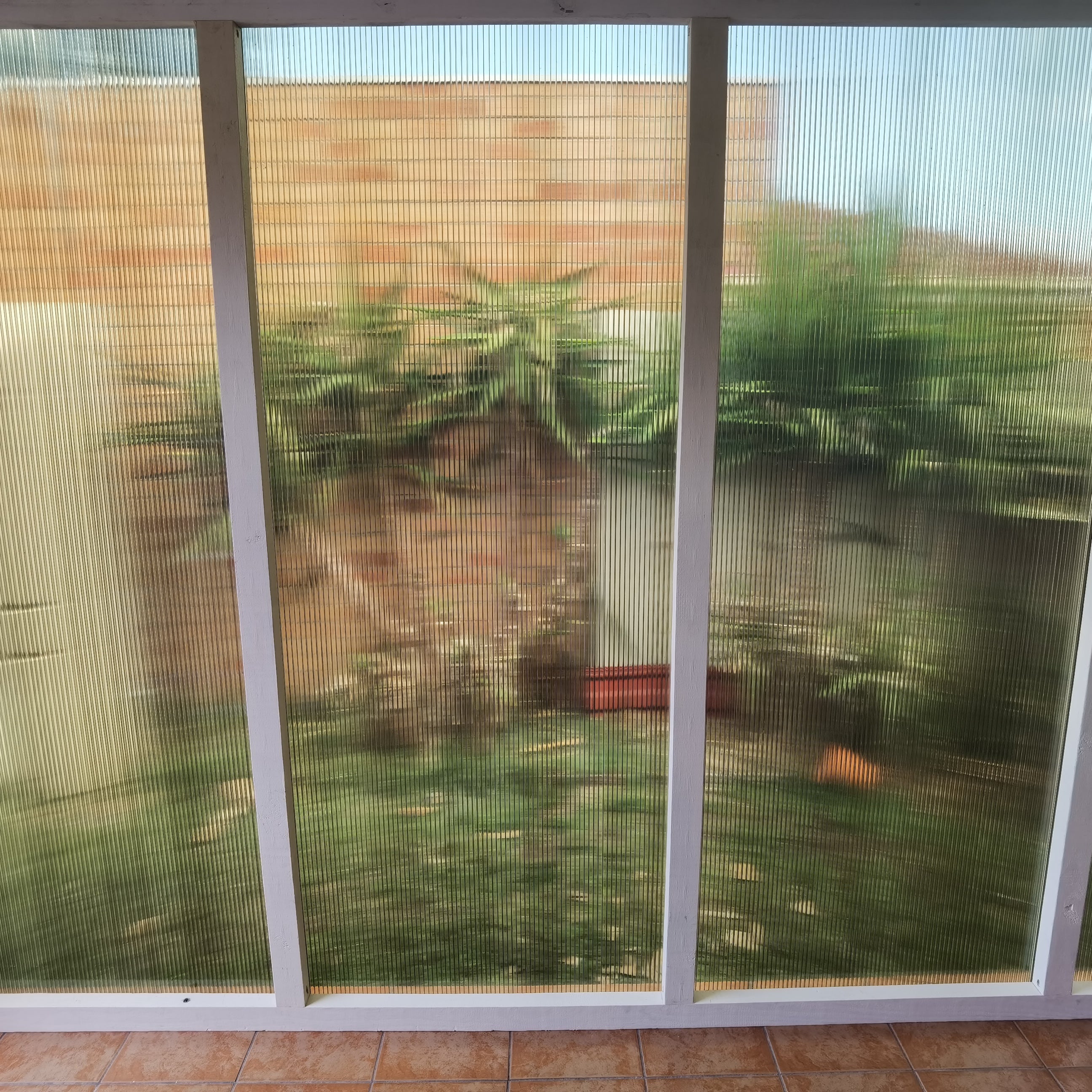 Twinwall polycarbonate vertical application