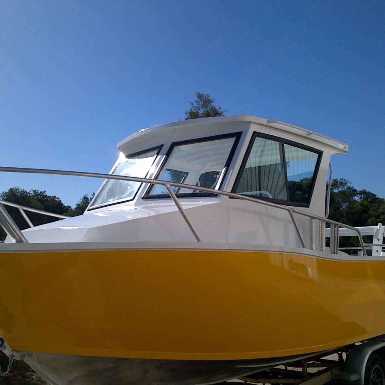 Clear polycarbonate sheets for yacht