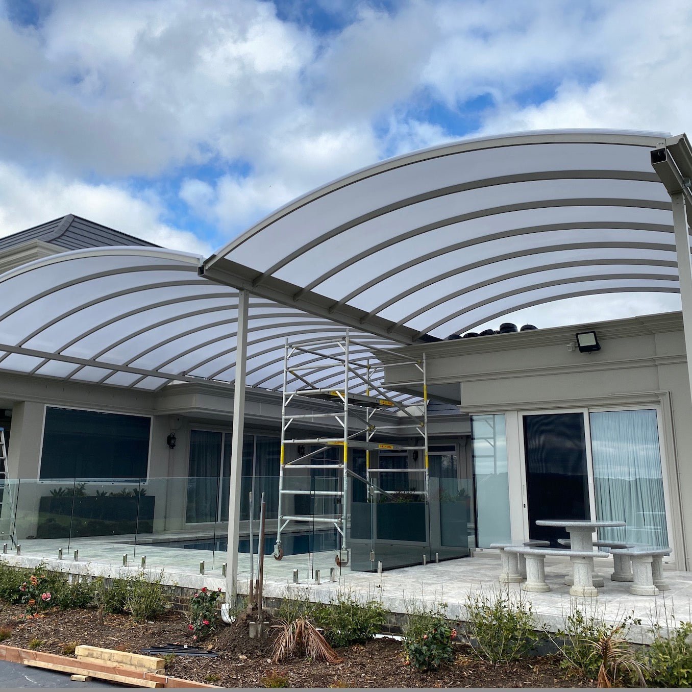 Polycarbonate pergola roof installation showing leak-proof locking system and heat-reducing panels — ExcelitePlas