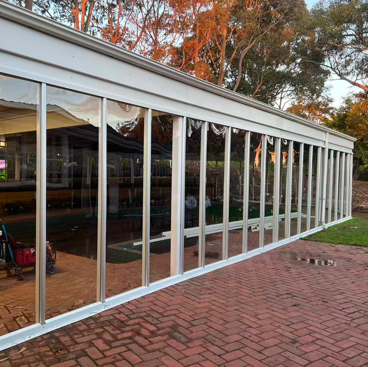 Outdoor Pool Enclosure with glass-Like polycarbonate sheet walls