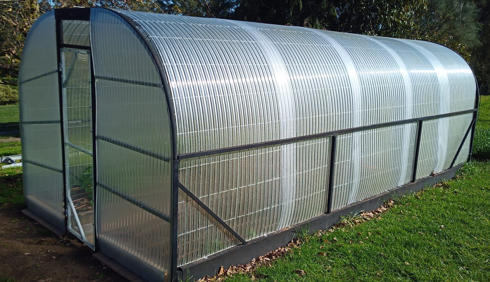 Polycarbonate corrugated and embossed sheet for greenhouse